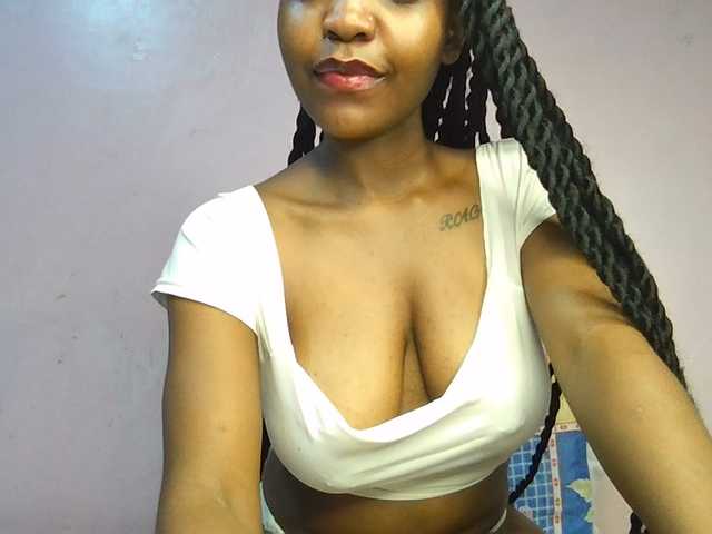 Sweetjoly live cam on BongaCams