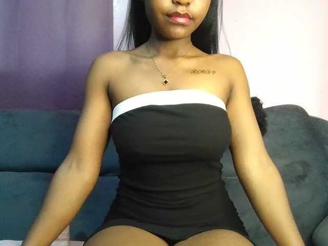 Sweetjoly live cam on BongaCams