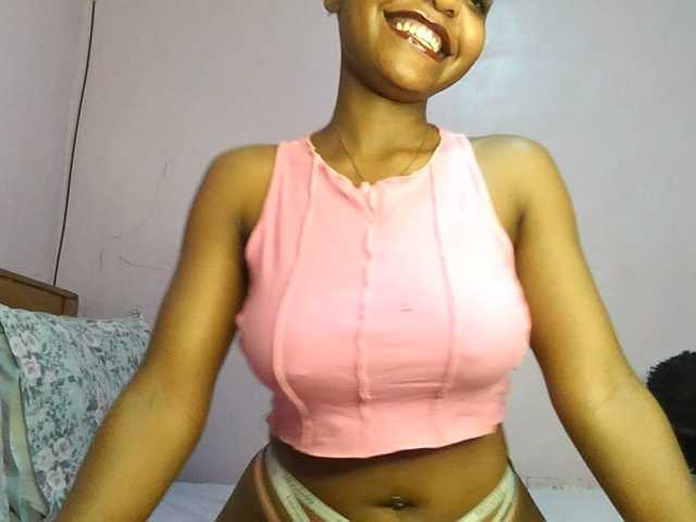 Sweetjoly live cam on BongaCams