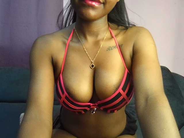 Sweetjoly live cam on BongaCams