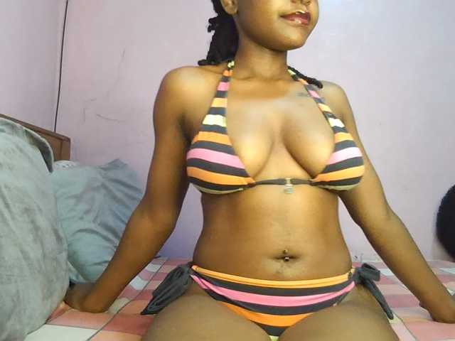 Sweetjoly, en vivo ahora en BongaCams