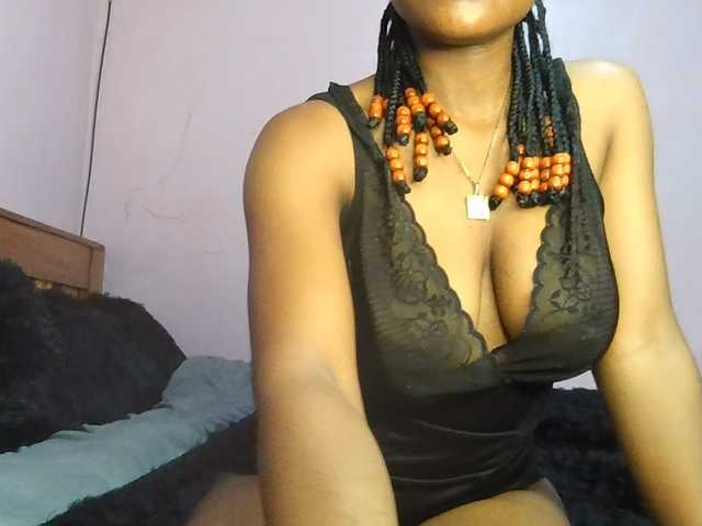 Sweetjoly live cam on BongaCams