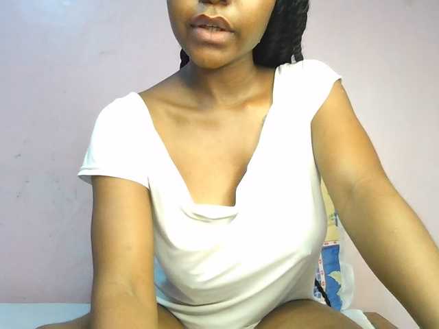 Sweetjoly live cam on BongaCams