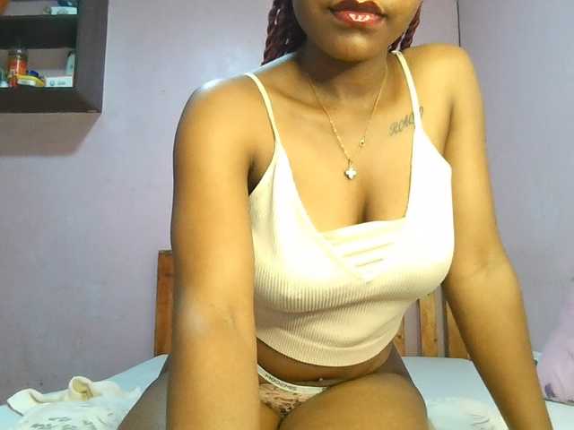 Sweetjoly live cam on BongaCams