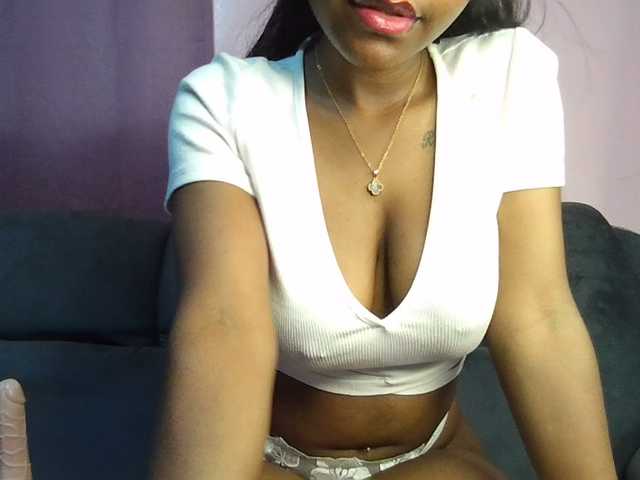 Sweetjoly live cam on BongaCams