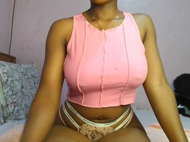 Sweetjoly live cam on BongaCams