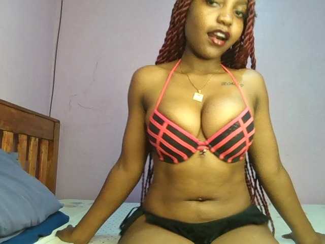Sweetjoly live cam on BongaCams