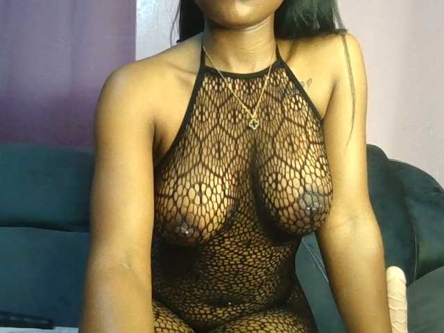 Sweetjoly live cam on BongaCams