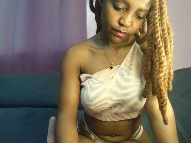Sweetjoly live cam on BongaCams