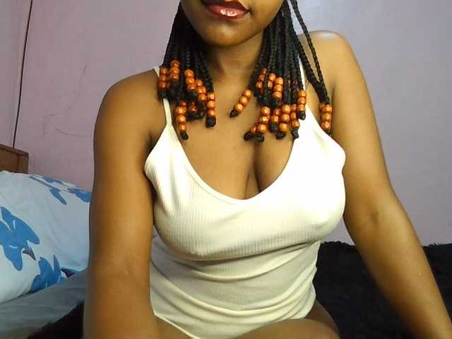 Sweetjoly live cam on BongaCams