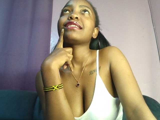 Sweetjoly live cam on BongaCams