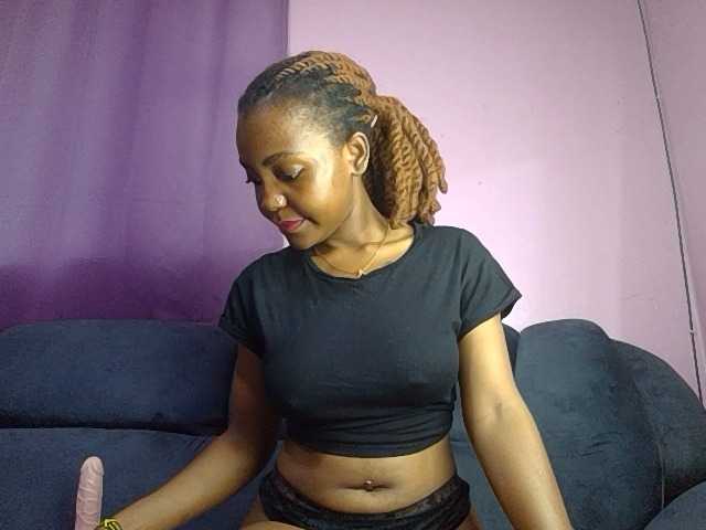 Sweetjoly live cam on BongaCams