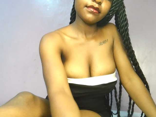 Sweetjoly live cam on BongaCams