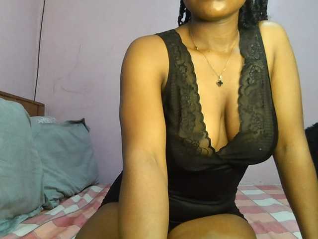 Sweetjoly live cam on BongaCams
