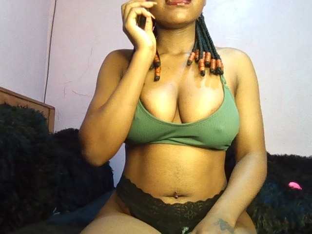 Sweetjoly live cam on BongaCams