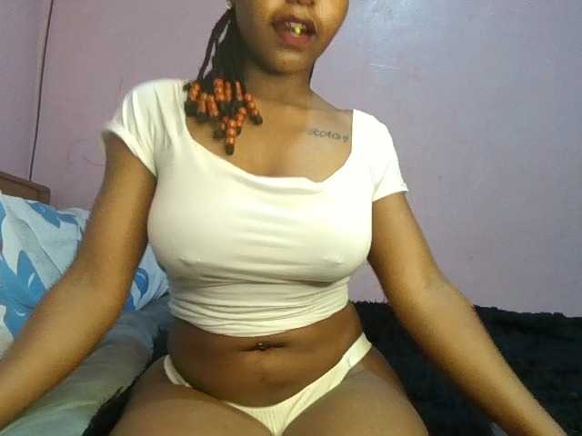 Sweetjoly live cam on BongaCams