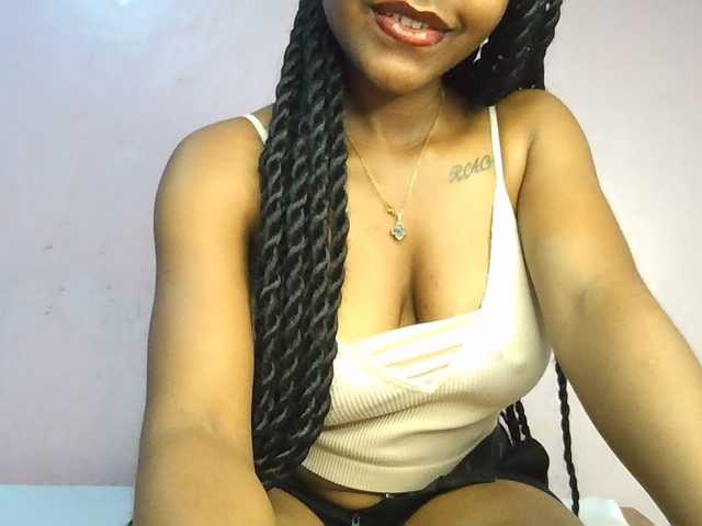 Sweetjoly live cam on BongaCams
