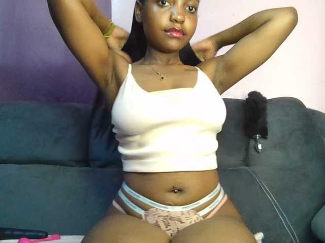 Sweetjoly live cam on BongaCams