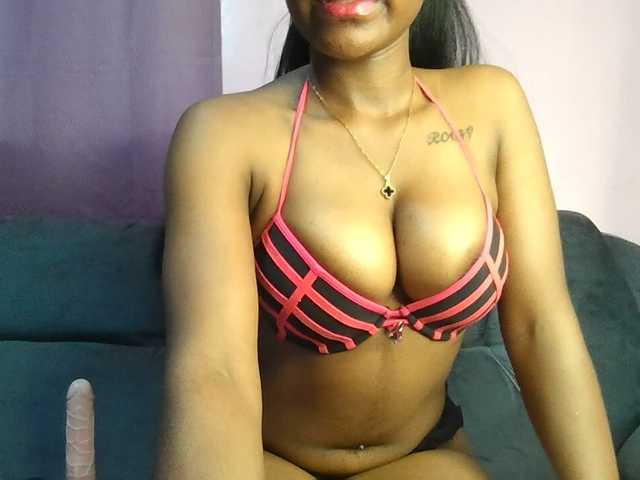Sweetjoly live cam on BongaCams