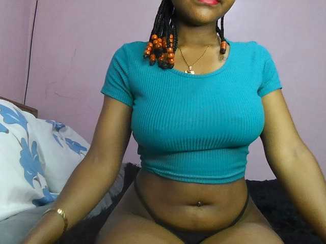 Sweetjoly live cam on BongaCams
