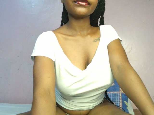 Sweetjoly live cam on BongaCams