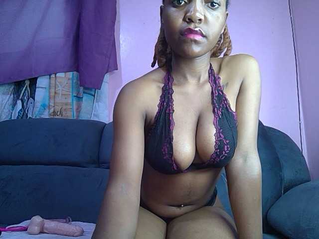 Sweetjoly live cam on BongaCams