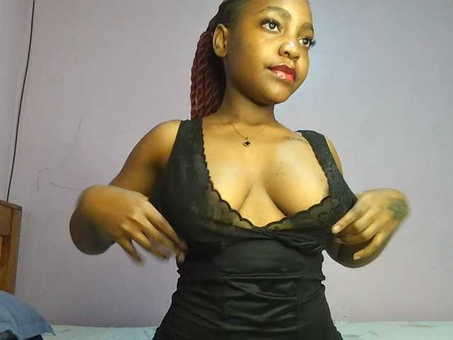 Sweetjoly live cam on BongaCams