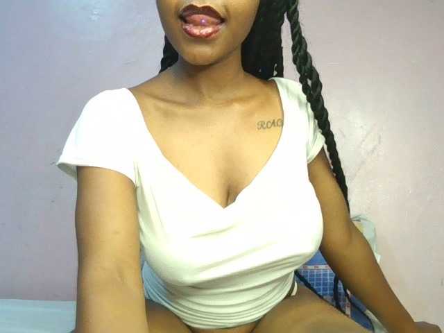 Sweetjoly live cam on BongaCams