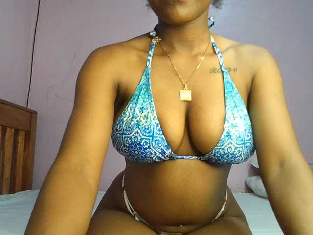 Sweetjoly live cam on BongaCams