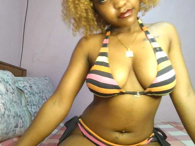 Sweetjoly live cam on BongaCams