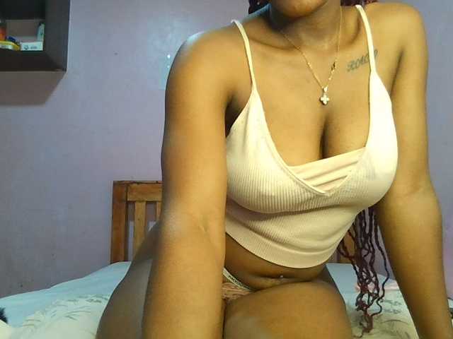 Sweetjoly live cam on BongaCams
