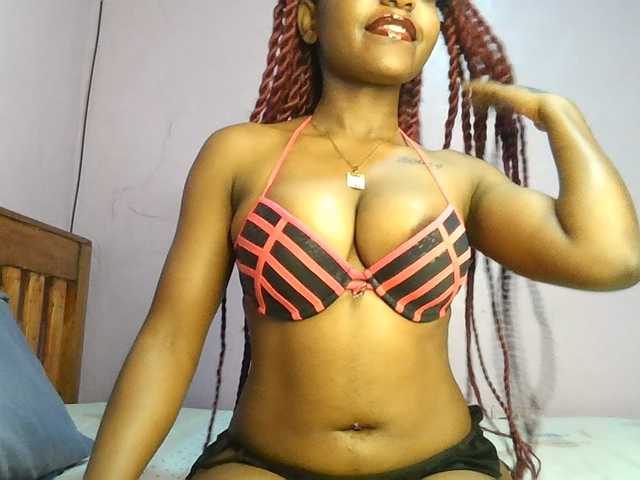 Sweetjoly live cam on BongaCams