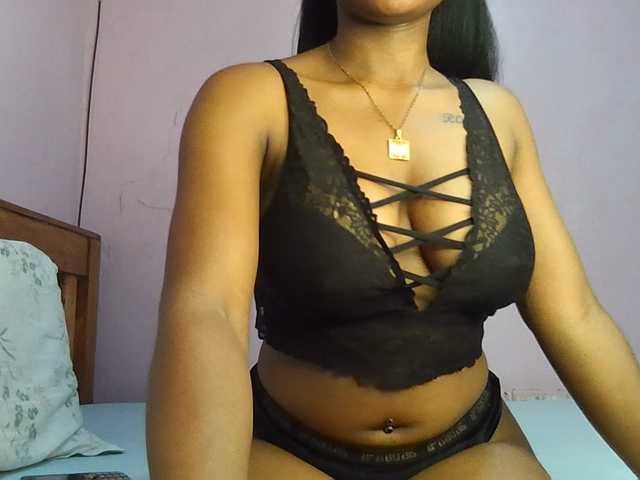Sweetjoly live cam on BongaCams