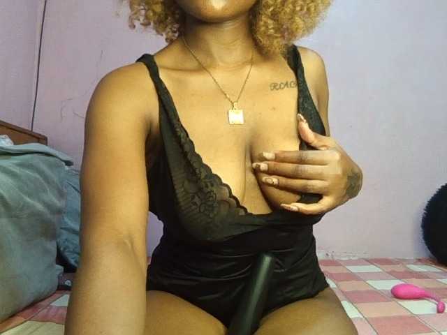 Sweetjoly live cam on BongaCams
