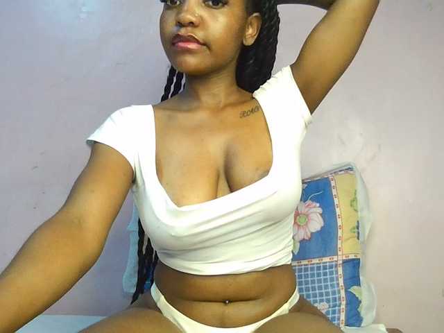 Sweetjoly live cam on BongaCams