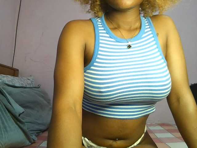 Sweetjoly live cam on BongaCams