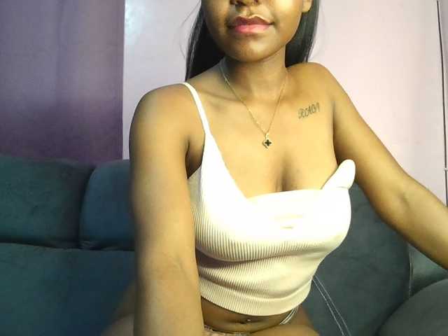 Sweetjoly live cam on BongaCams