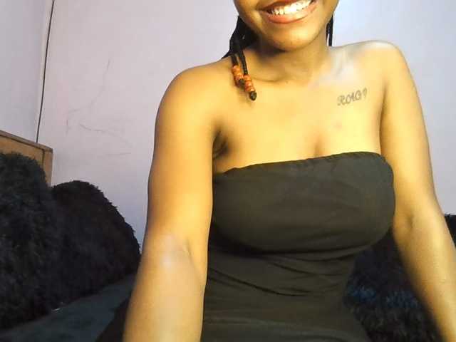 Sweetjoly live cam on BongaCams