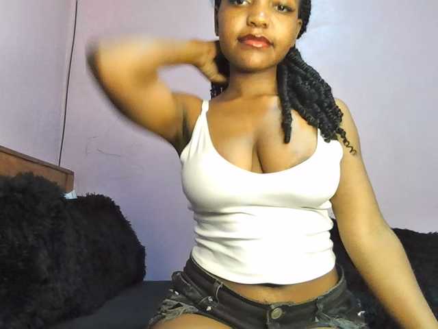 Sweetjoly live cam on BongaCams