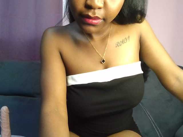 Sweetjoly live cam on BongaCams