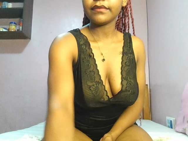 Sweetjoly live cam on BongaCams