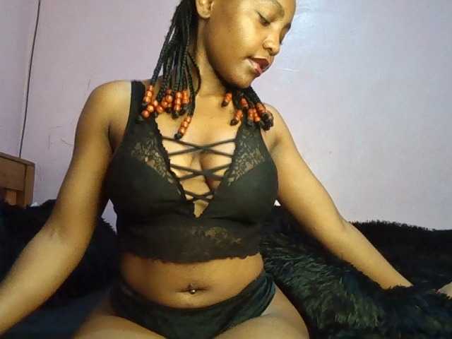 Sweetjoly live cam on BongaCams
