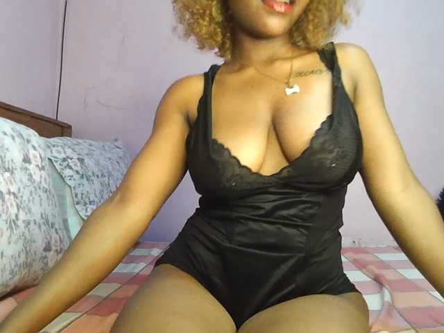 Sweetjoly live cam on BongaCams