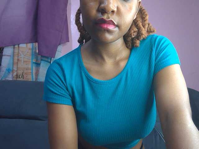 Sweetjoly live cam on BongaCams