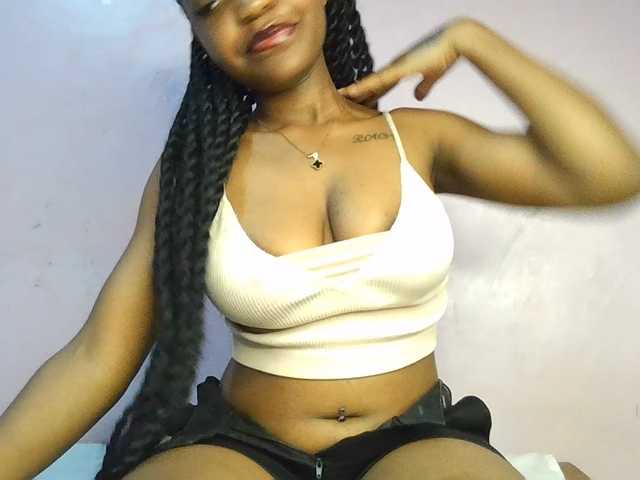 Sweetjoly live cam on BongaCams