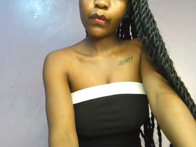Sweetjoly live cam on BongaCams