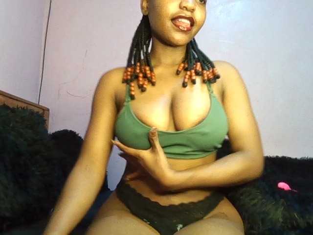 Sweetjoly live cam on BongaCams