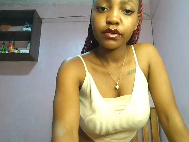 Sweetjoly live cam on BongaCams