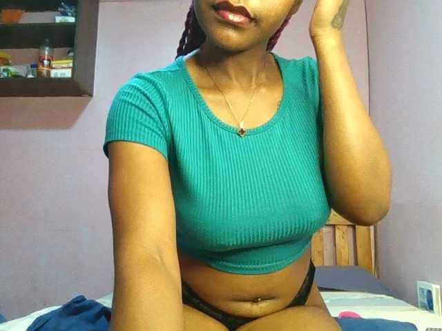 Sweetjoly live cam on BongaCams