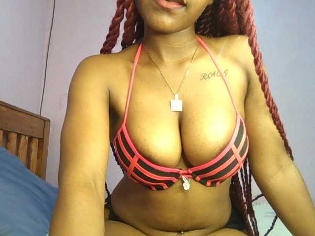 Sweetjoly live cam on BongaCams